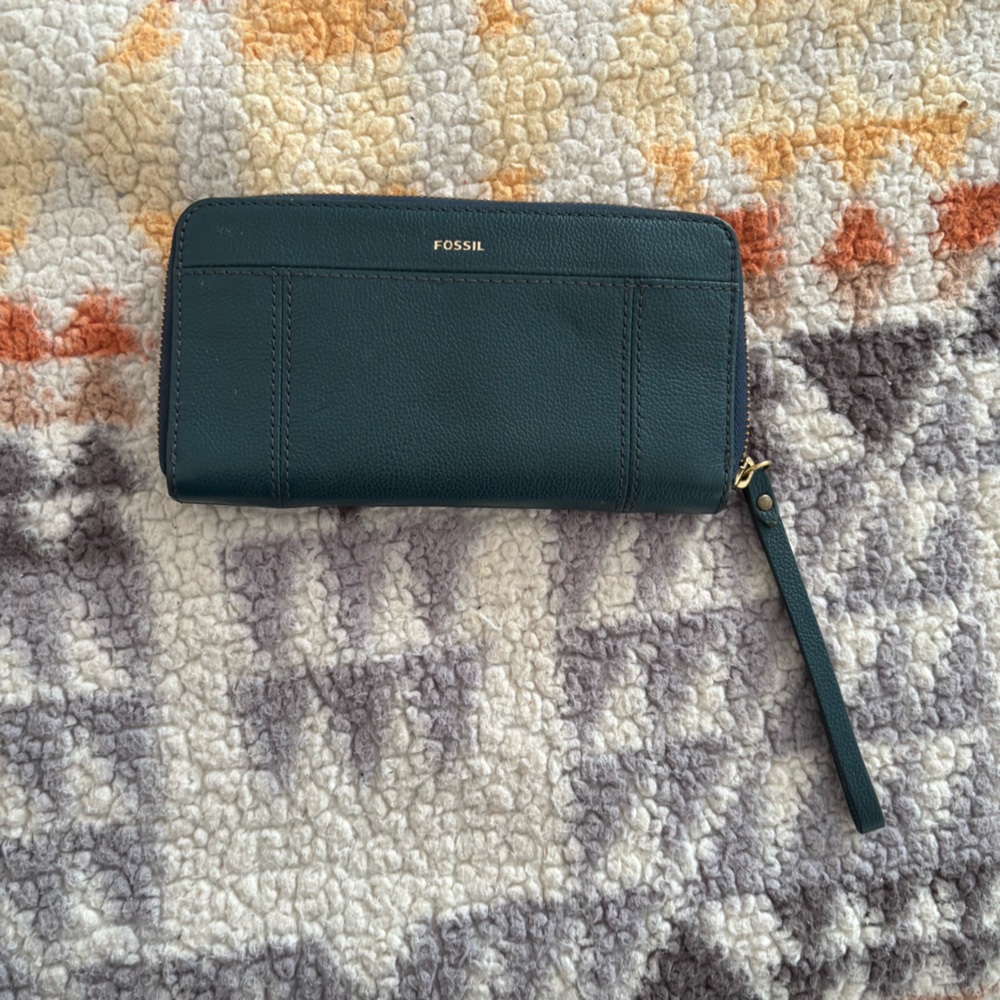 Fossil Women's Leather Green Wristlet